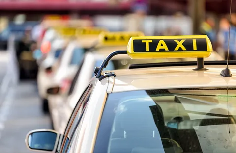 Traffic Updates and Alerts: Stay Informed with Crown Taxis Farnham