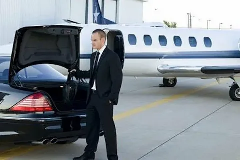 Why choose Crown taxis Farnham for Airport Transfers